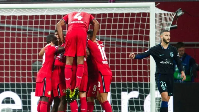 Jugadores del Bayer Leverkusen festejando un gol