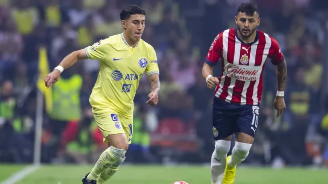 Alejandro Zendejas durante al Clásico Nacional