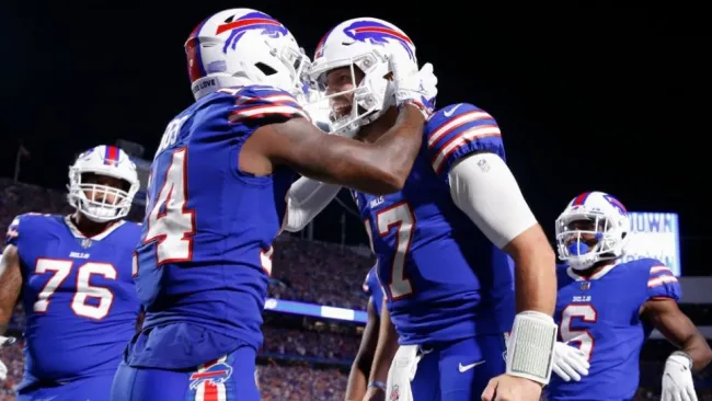 Josh Allen y Stefon Diggs festejando un touchdown