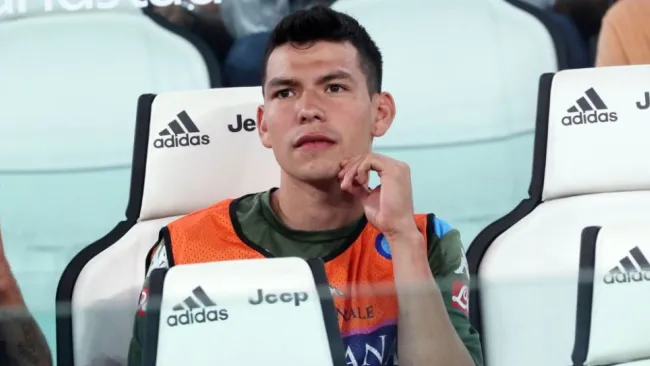 Chucky Lozano durante un partido del Napoli
