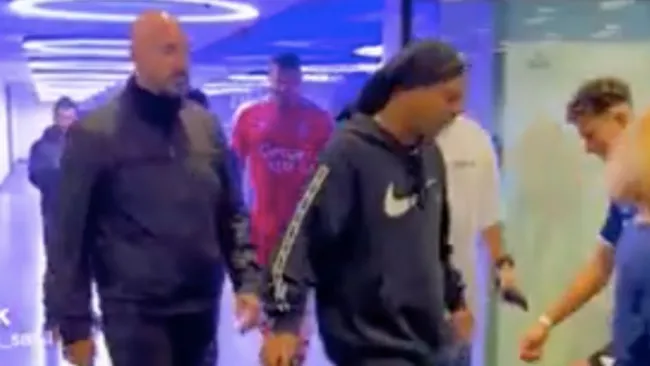 Ronaldinho en el momento del túnel