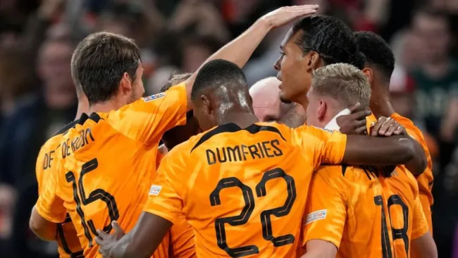 Jugadores de Países Bajos festejando un gol