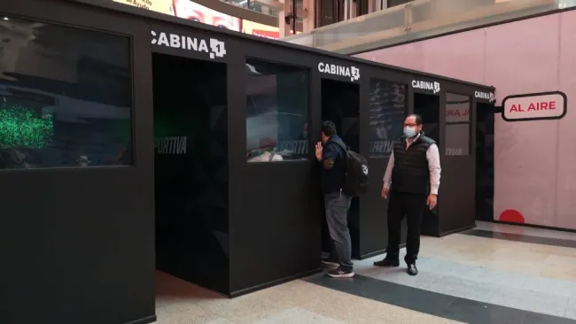 Cabina para grabar un gol en el Museo Itinerante