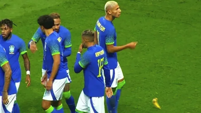 Richarlison, víctima de racismo en juego de Brasil