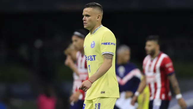 Jonathan Rodríguez durante un partido con América
