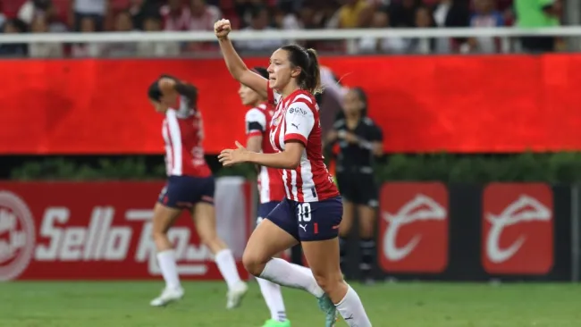 Adriana Iturbide durante un partido con Chivas