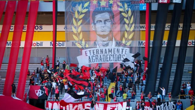 La Fiel despidió a Diego Cocca