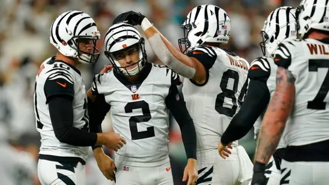 Jugadores de Bengals festejando vs Dolphins