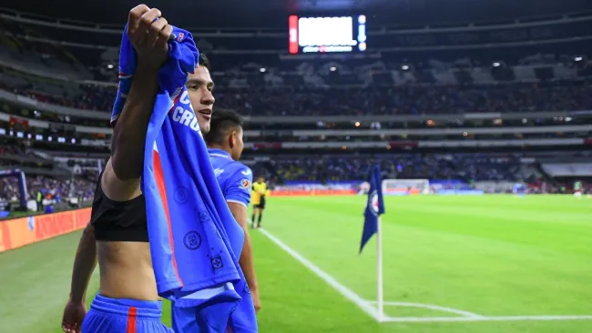 Antuna celebrando su gol vs Chivas