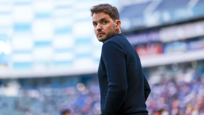 Nicolás Larcamón previo a un partido del Puebla