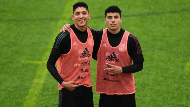 Edson Álvarez y Jorge Sánchez en un entrenamiento del Tri