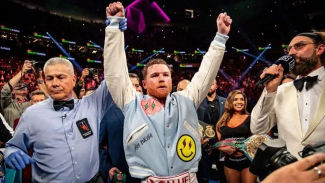 Canelo Álvarez tras ganar una pelea