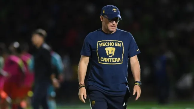 Andrés Lillini durante un partido de Pumas