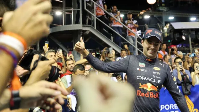 Checo Pérez tras ganar el GP de Singapur