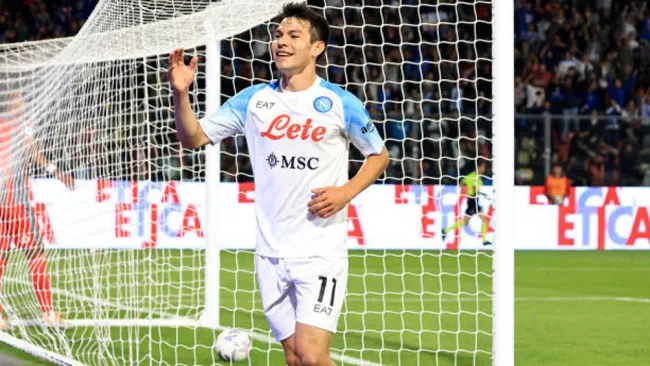 Chucky Lozano en festejo de gol