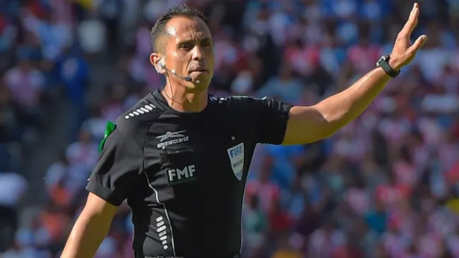 Luis Enrique Santander durante un partido