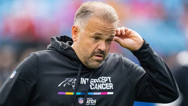 Matt Rhule dirigiendo a Carolina Panthers