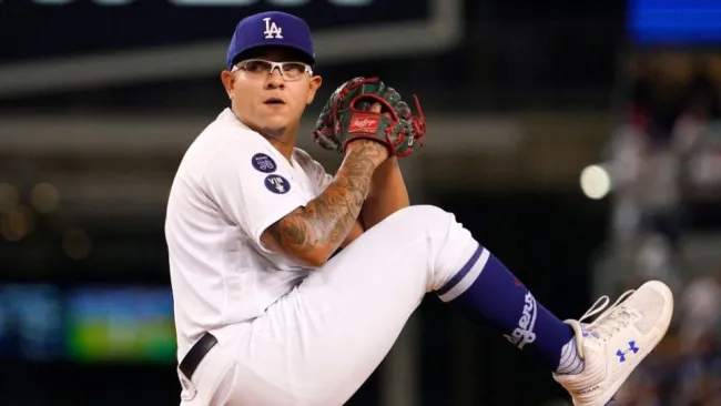 Julio Urías durante un partido de Los Ángeles Dodgers