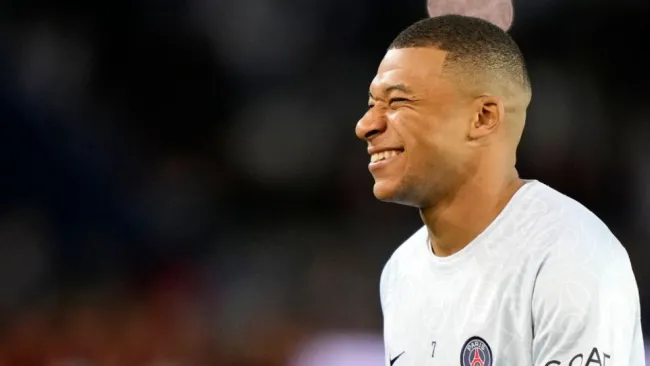 Kylian Mbappé previo a un partido del PSG