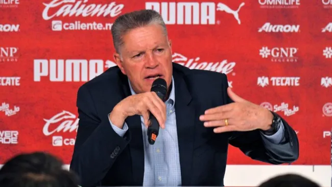 Ricardo Peláez durante una conferencia de prensa