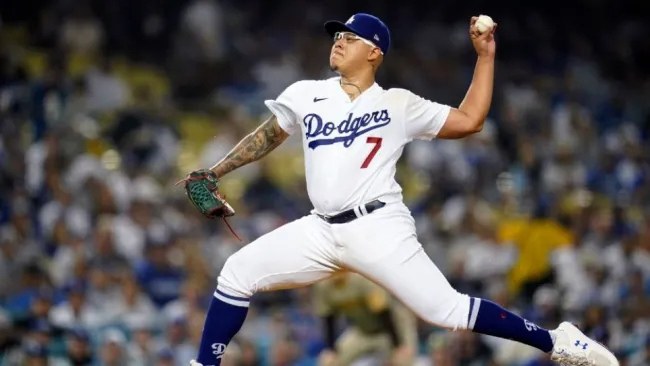 Julio Urías durante un partido de Los Ángeles Dodgers
