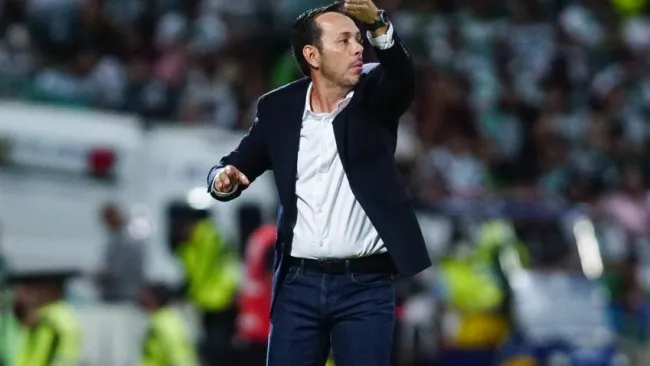 Eduardo Fentanes fue respaldado en Santos