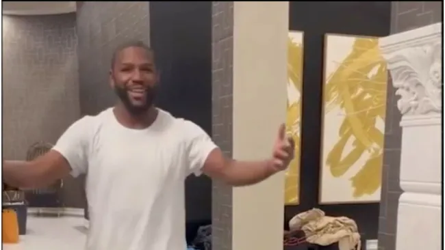 Mayweather presumió el regalo en Redes Sociales