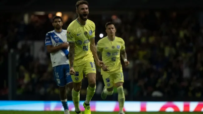 Miguel Layún celebra con América