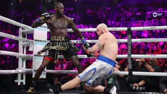 Deontay Wilder noqueando a Robert Helenius