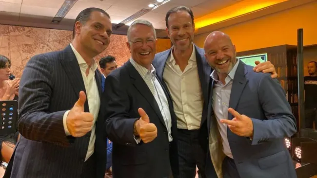 Martinoli, García y Zague con Ricardo Salinas