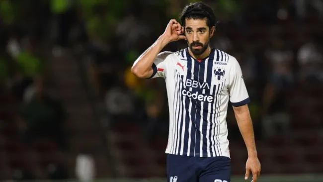 Rodolfo Pizarro durante un partido de Rayados