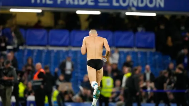 Mateo Kovacic salió del campo semidesnudo tras partido del Chelsea