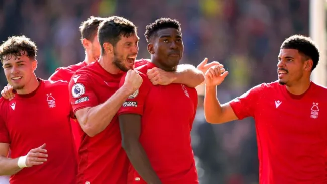 Jugadores del Nottingham Forest festejando un gol