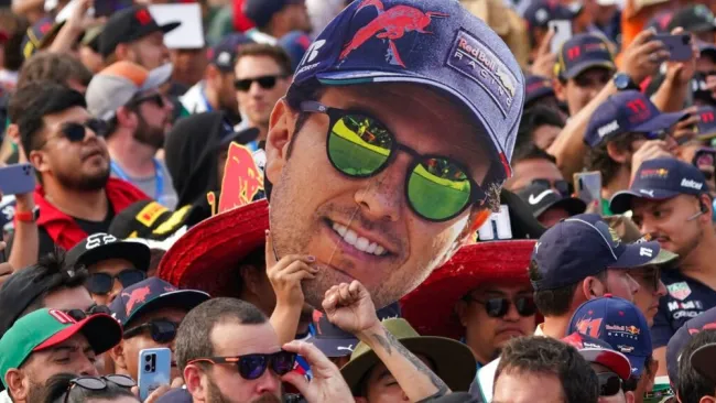 Los fanáticos celebraron a Checo