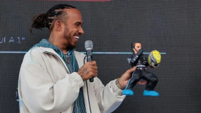 Lewis Hamilton recibió su propia piñata
