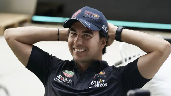 Checo Pérez tuvo un gran gesto con sus fanáticos