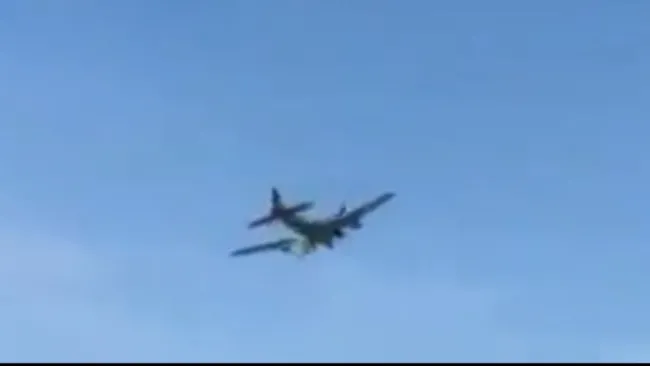 Momento exacto del choque de avionetas