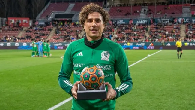 Memo Ochoa con el Tri