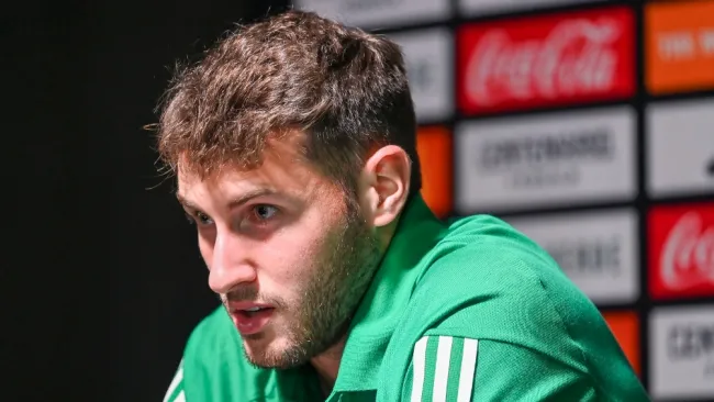 Santi Giménez en un partido del Tri