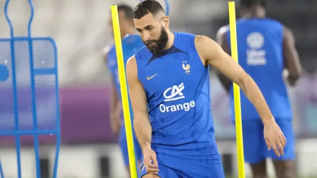 Karim Benzema en entrenamiento con Francia