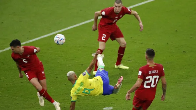 Richarlison con un golazo de media tijera