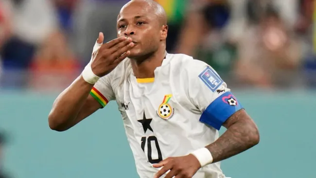 Andre Ayew en un juego de Ghana