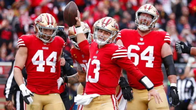 Jugadores de 49ers celebran victoria vs Buccaneers