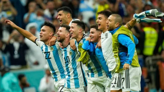  Sale a la luz video de jugadores de Argentina empujando a un guardia de seguridad