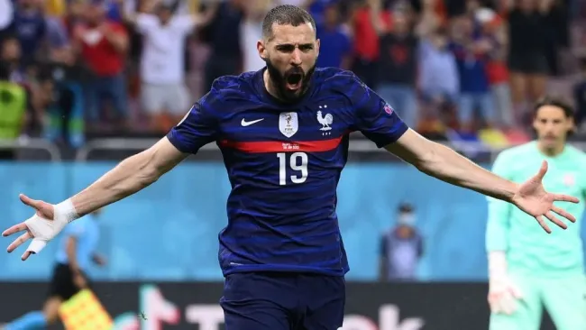 Karim Benzema anunció su retiro de la selección