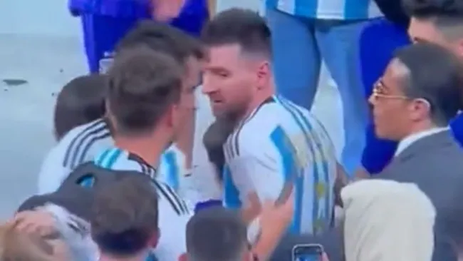 Salt Bae buscando a Messi