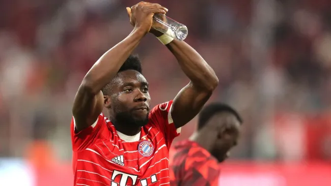  Alphonso Davies apunta al Real Madrid