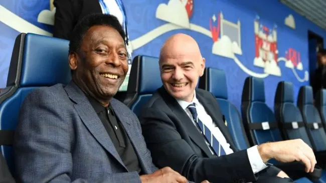 Infantino pedirá a todos los países nombrar un estadio como Pelé