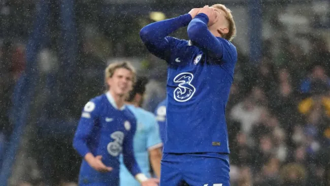 Lewis Hall en lamento