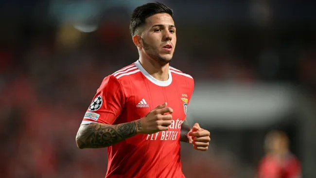 DT de Benfica, sobre Enzo Fernández: "El tema está cerrado, está entrenando bien y está feliz